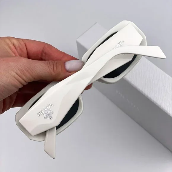 🔥  Prada PR17WS 1425S0 Sunglasses Ivory White Dark Gray Rectangle Unisex - Picture 3 of 10